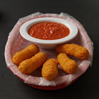 Crispy Mozzarella Cheese Sticks with Marinara Sauce
